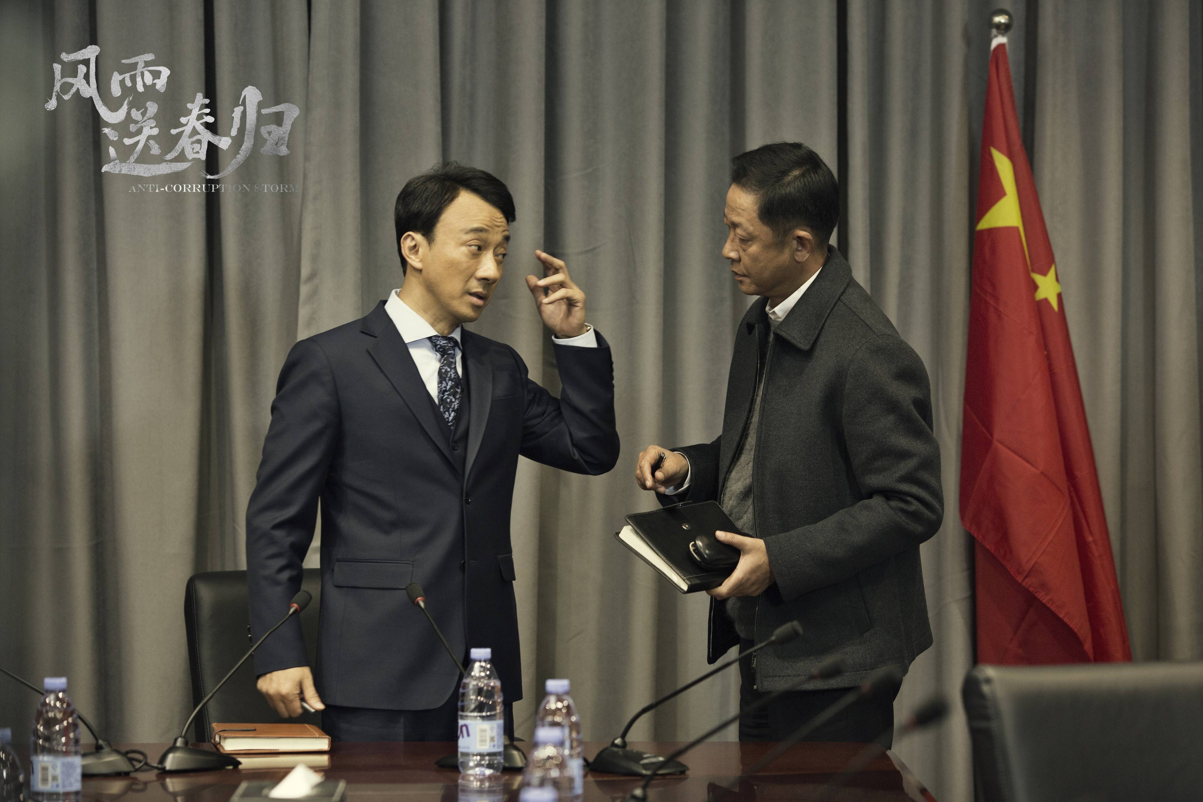 后来为了顺利播出就有了于震ai换脸赵立新,重新配音制作