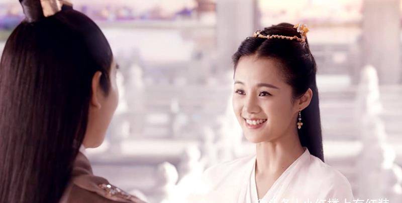 桑籍惹怒了天君,他舍弃了天族二皇子的身份,去当一个小小的北海水君