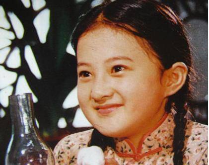 金銘這個名字當今沒有那麼火,不過30年前,金銘飾演的小婉君但是眾所