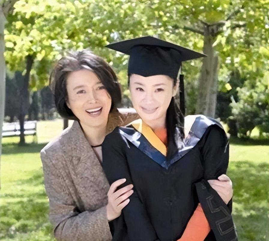 演员丁嘉丽:小时候下半身没保养好,一辈子都在为女儿补妆_丁佳丽_胡广