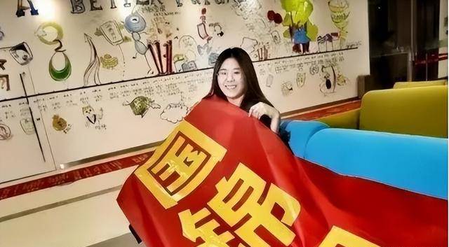 中了1亿的"锦鲤信小呆",兑奖后却卖惨哭穷?如今她生活怎样?