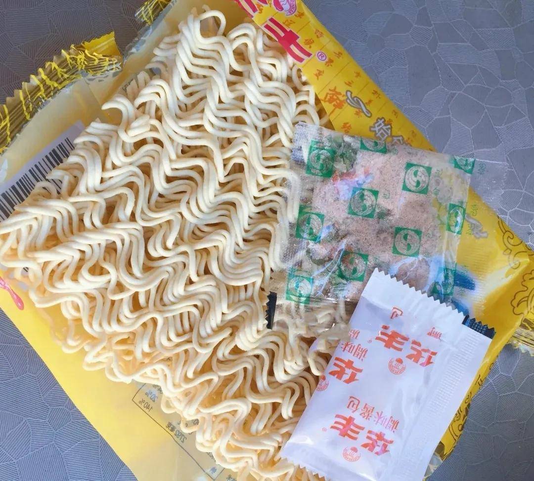 吃完这八种土牌子的方便面,才发现小时候我们这么不挑