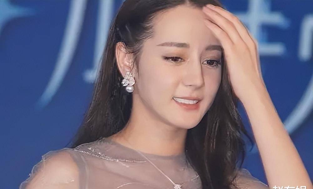 迪丽热巴因体毛旺盛被挑刺,如此恶意的攻击,女明星隐私何在?
