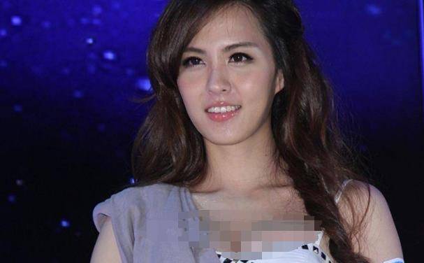 身材完美的魏蔓,既可以打扮时尚也可以打扮可爱,被称为宅男女神_方面