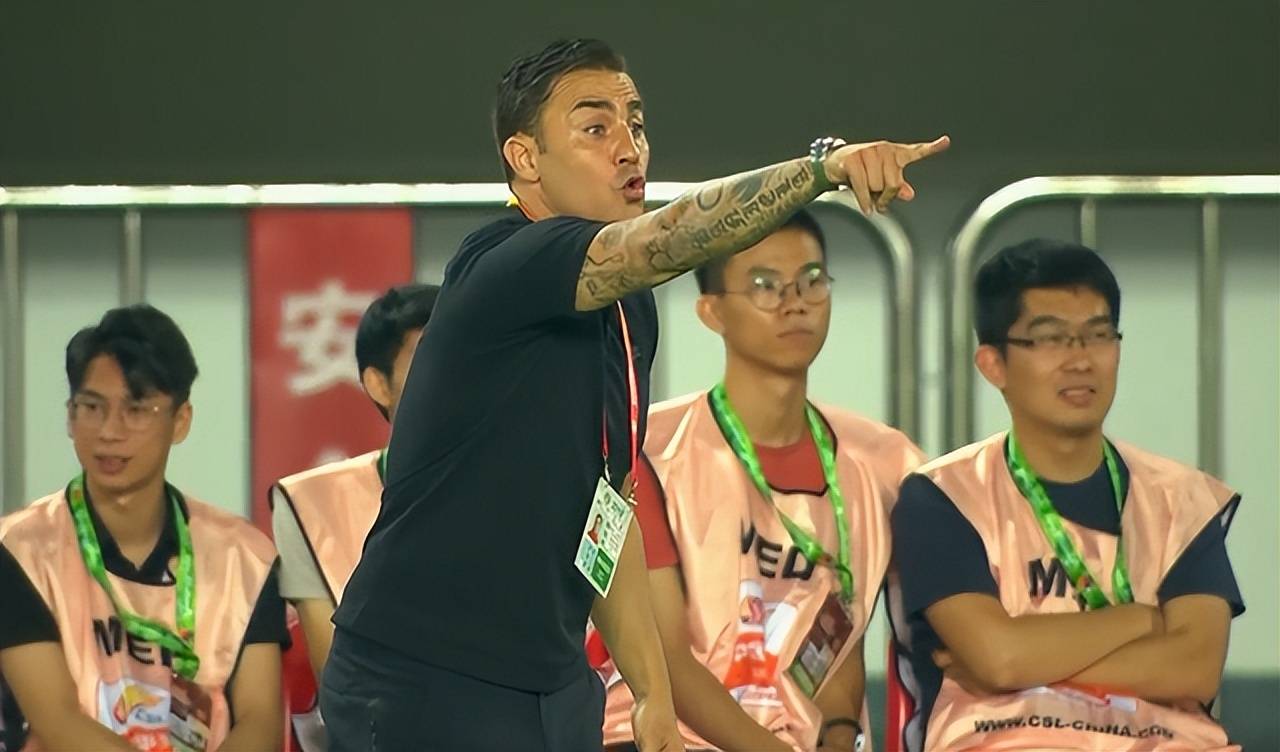 韦世豪一去意大利卡纳瓦罗就下课,球迷:把卡帅带回恒大?