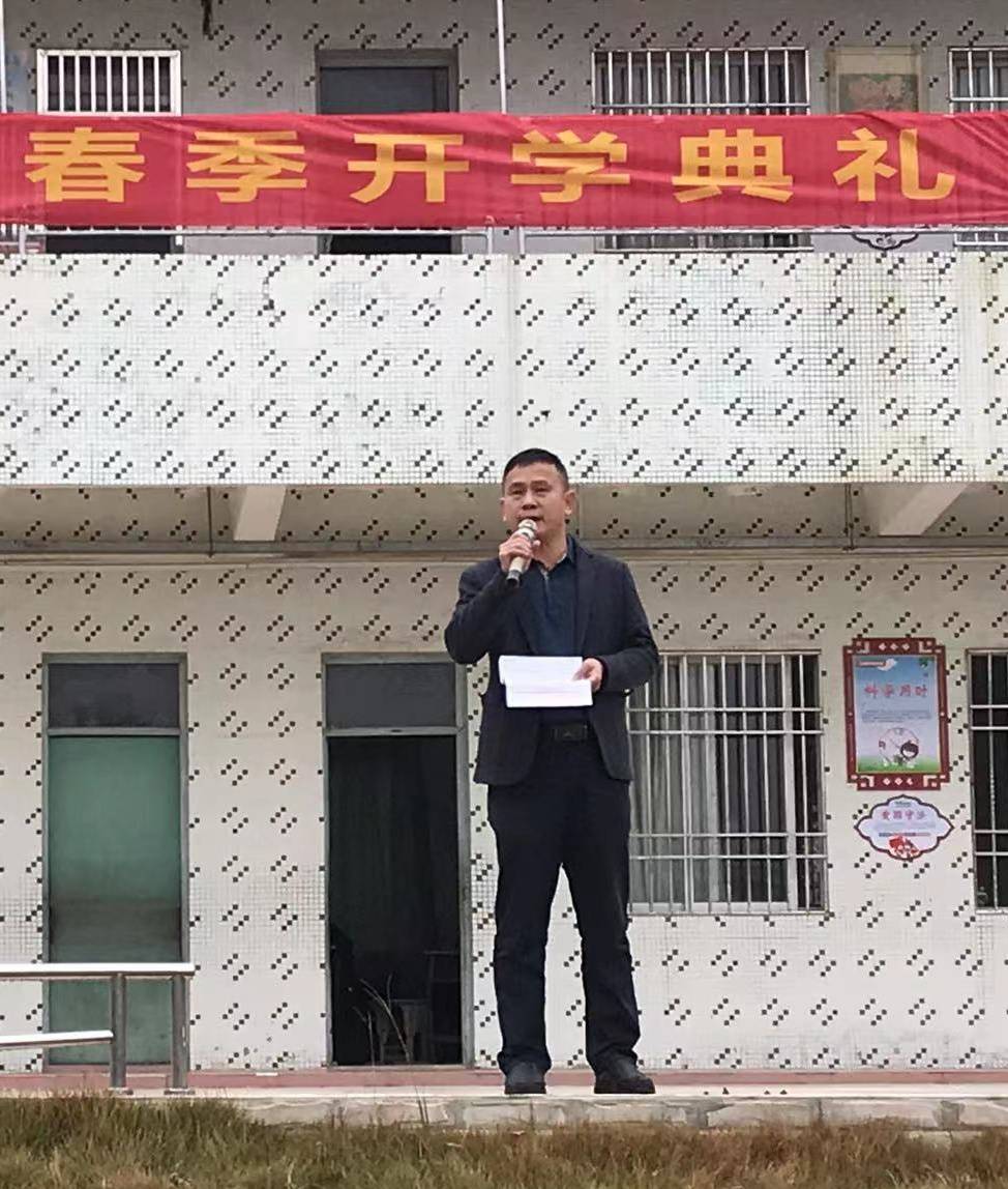 2月6日上午,海丰县可塘镇中心小学在校园举行丰富多彩的活动,开启新