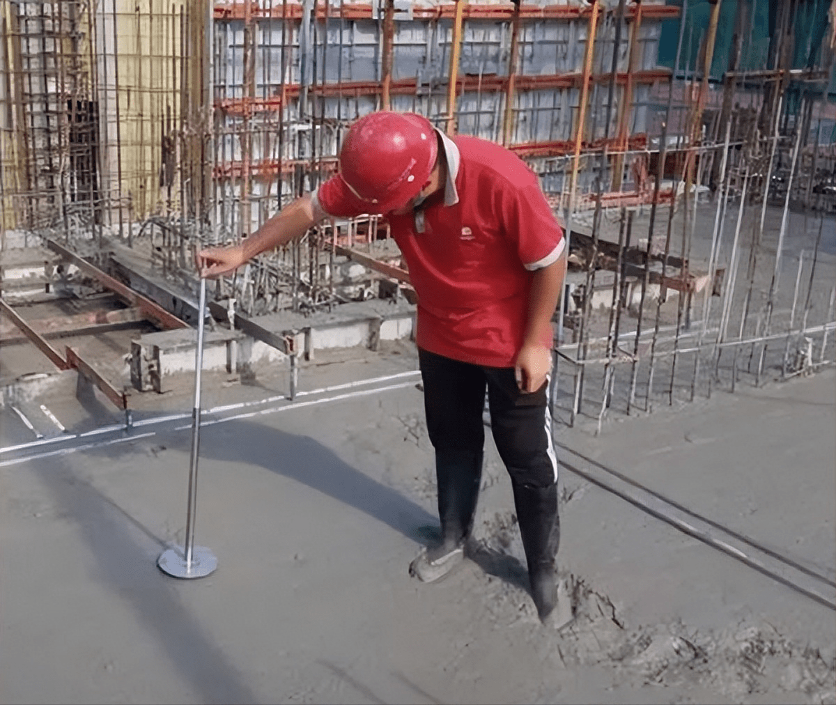 楼板厚度控制的5种方法1自制钢筋插钎法插钎现场使用材料与施工准备