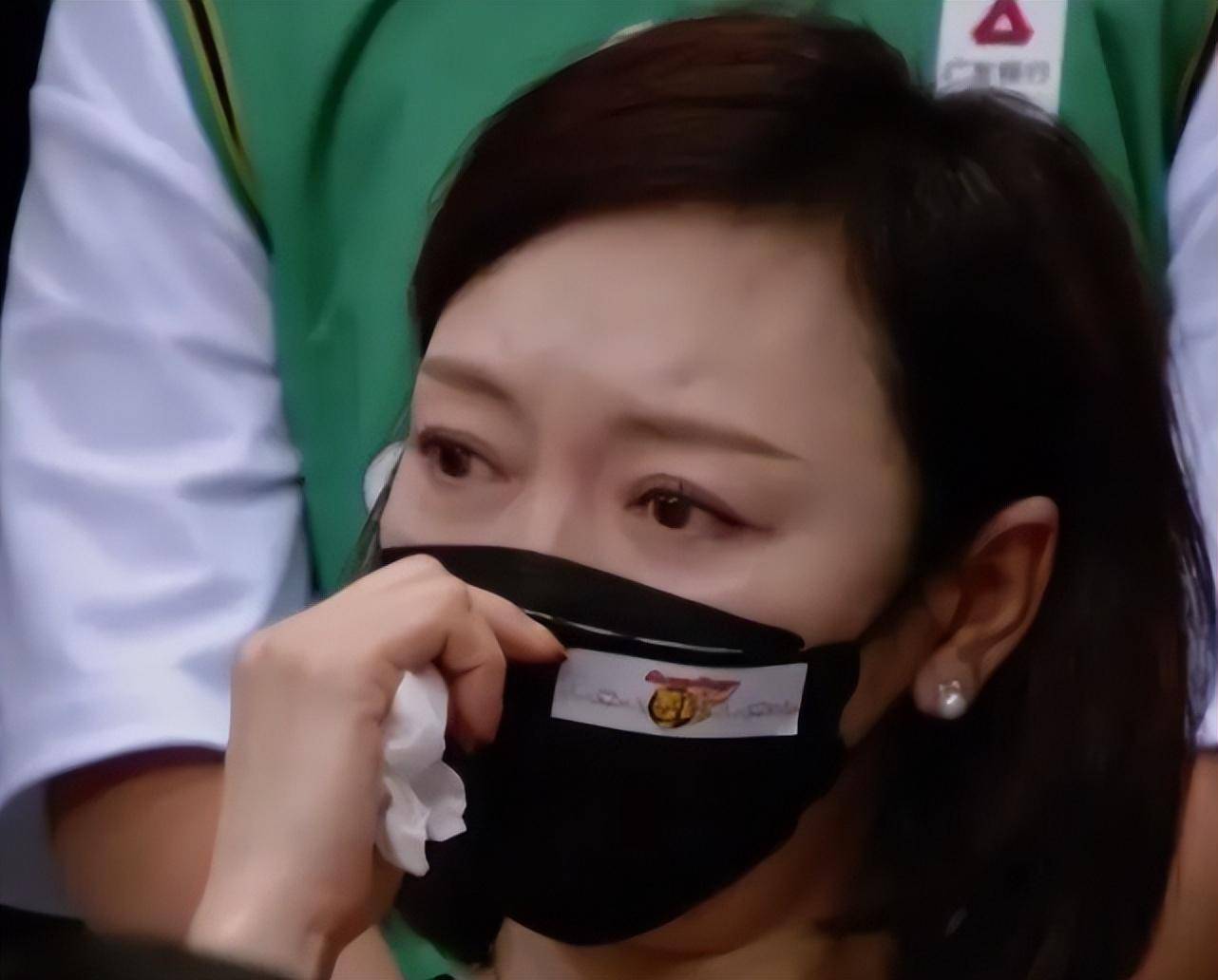 胡明轩母亲庙祈福!