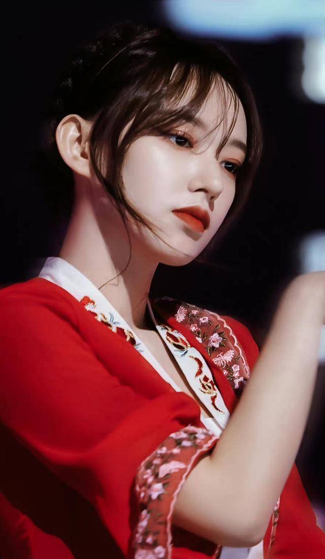 看不上王思聪,秒杀宣仪美岐的第一古装美人寄语龙韵竹:乐华靠你_程潇