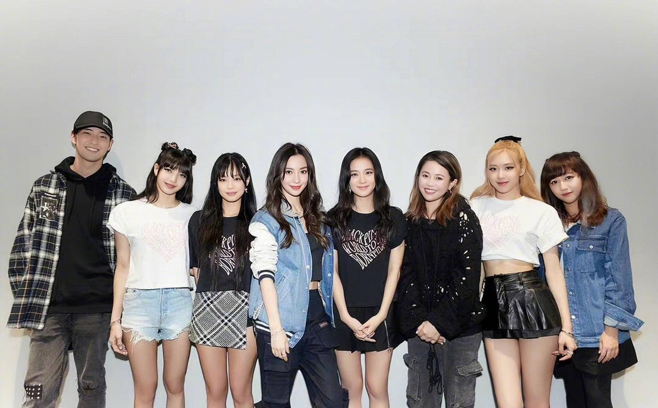 angelababy去香港看韩国女团blackpink的演唱会,并在后台与金智秀