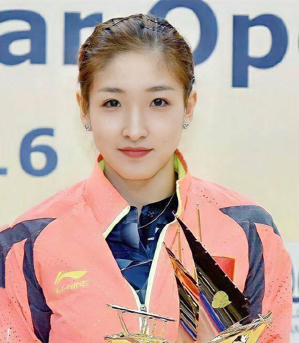 刘诗雯晒出近照,越看越美,32岁的下属刘国梁,粉丝都叫她刘总裁