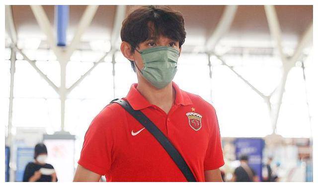 海港为34岁王燊超庆生,球迷刷屏让他戴项链_王超_选手_中国