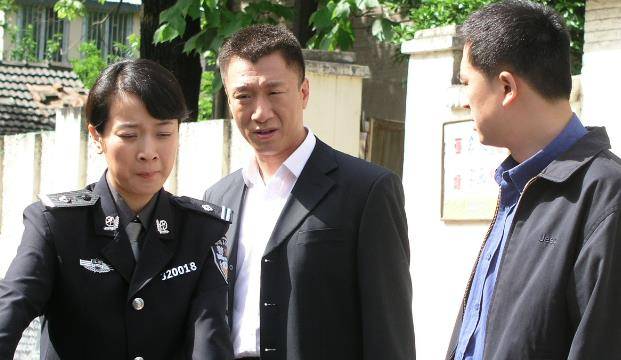 《半路夫妻》中的孙红雷,虽然曾经是一个罪犯,却与警察成了夫妻_管军
