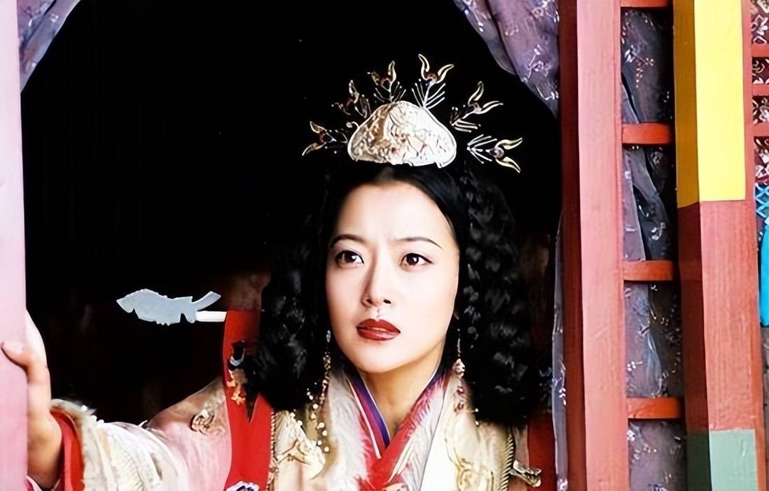 从神话到幻城,同演一个角色,为什么总夸金喜善,忽略白冰呢?