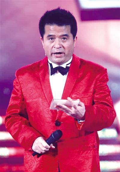 61岁毕福剑罕见现身!