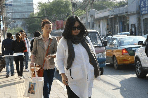 被张铁林抢走亲子,又遇车祸,一生都在寻子的訾晓敏,现在怎样了_侯俊杰