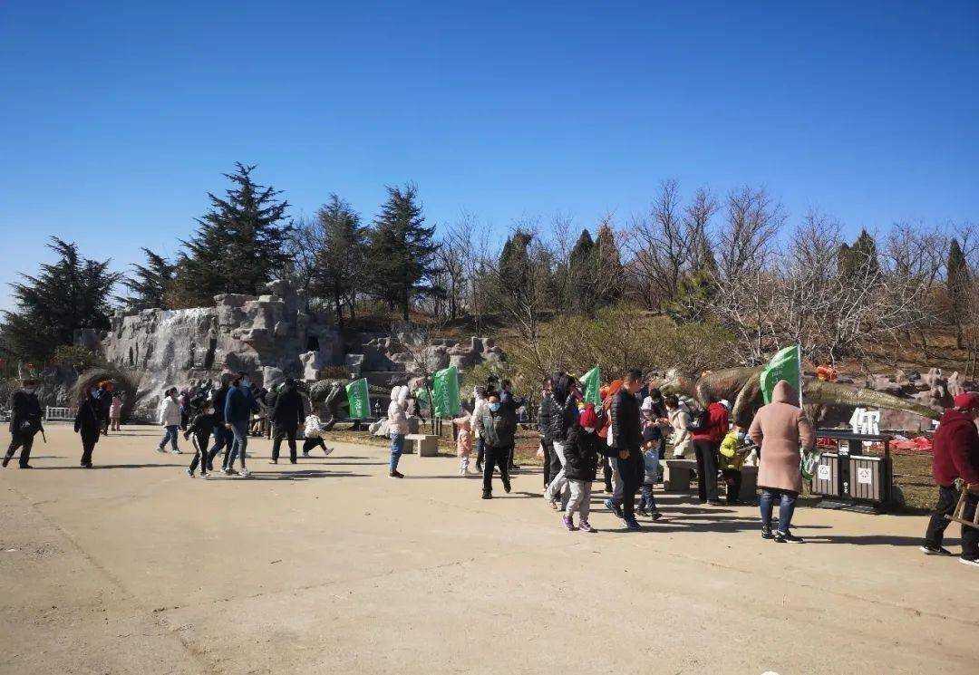 「重返侏罗纪」浮烟山公园大型恐龙主题展_造型_吼叫声_一家