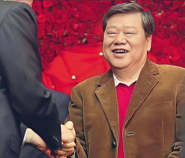 刘一贤出生在湖南株洲,外号"小",由于家庭贫困,他在70年代末偷渡去了