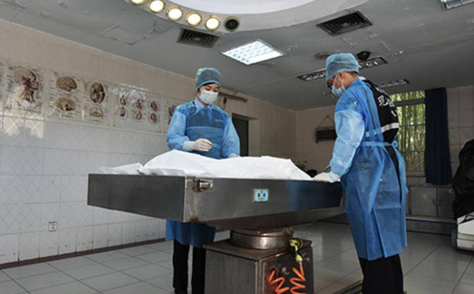 18年辽宁女子出车祸身亡,胃里发现迷药成分,家中找到2590万保单_丈夫