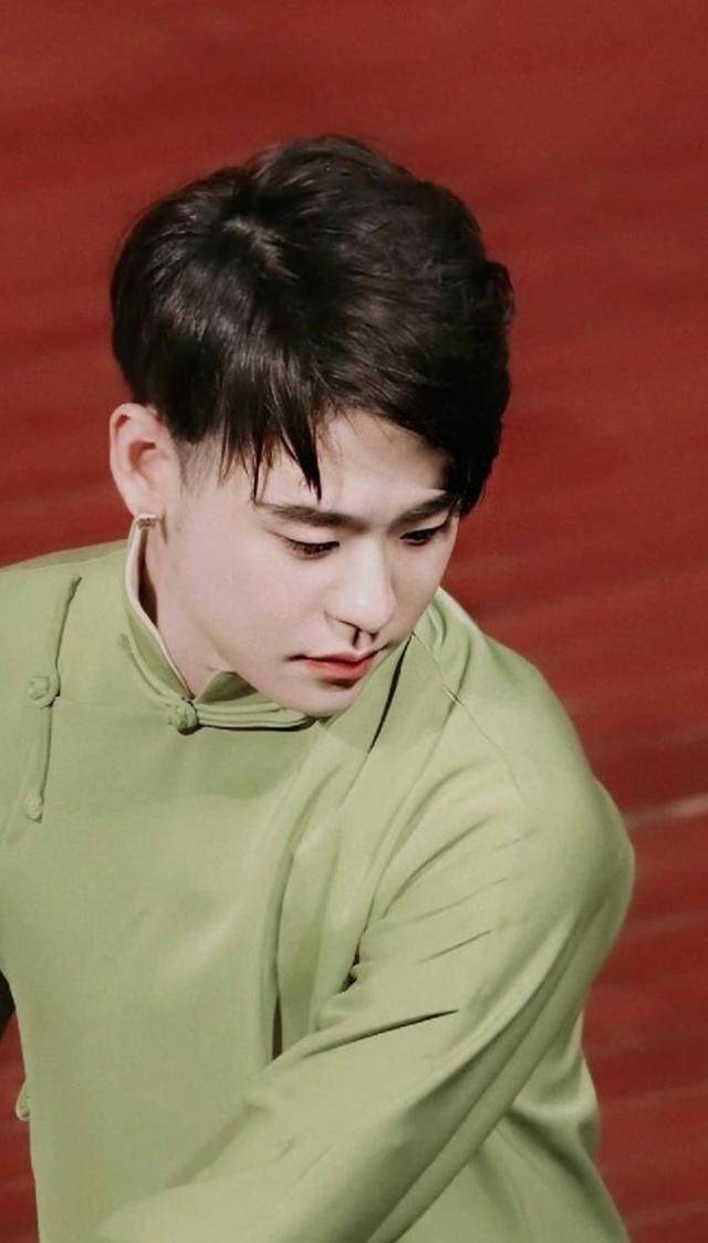 张云雷大褂之秋香绿,丫头们快来保存吧_显得_一生_娱乐