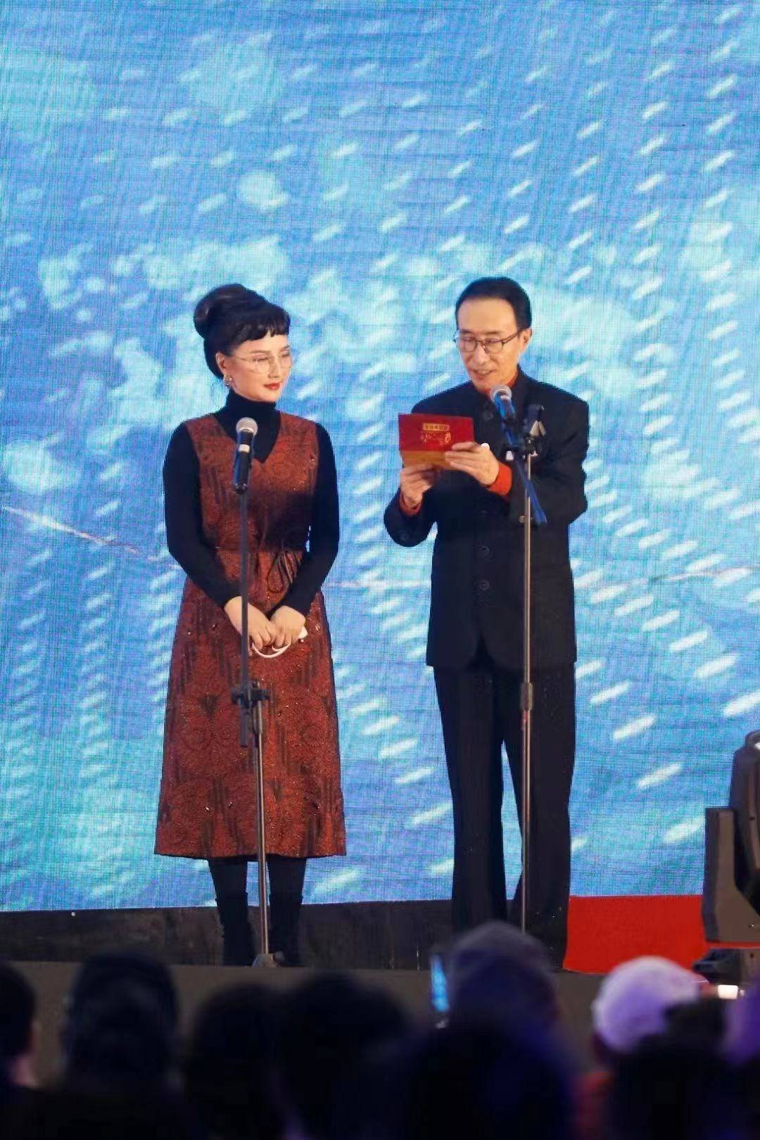 出席本届电影展的还有影视界的编剧,导演,演员,制片人嘉宾有江平