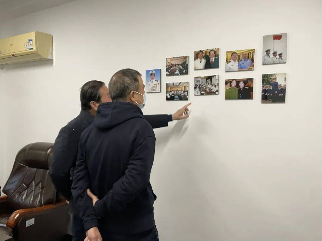 原海军东海舰队副政委,将军陈显国等一行莅临上海冠深81区综合运动馆