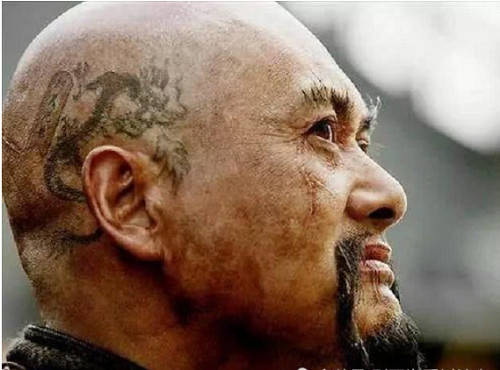 明星纹身:发哥耳后龙,黄贯中九纹龙,而他的却是半甲蓝龙_网友_龙的