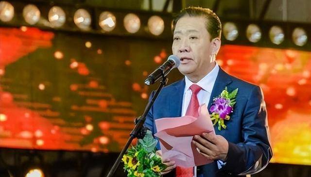 黑龙江富豪关彦斌:与女秘书生下"龙凤胎",甩9亿给妻子离婚_张晓兰