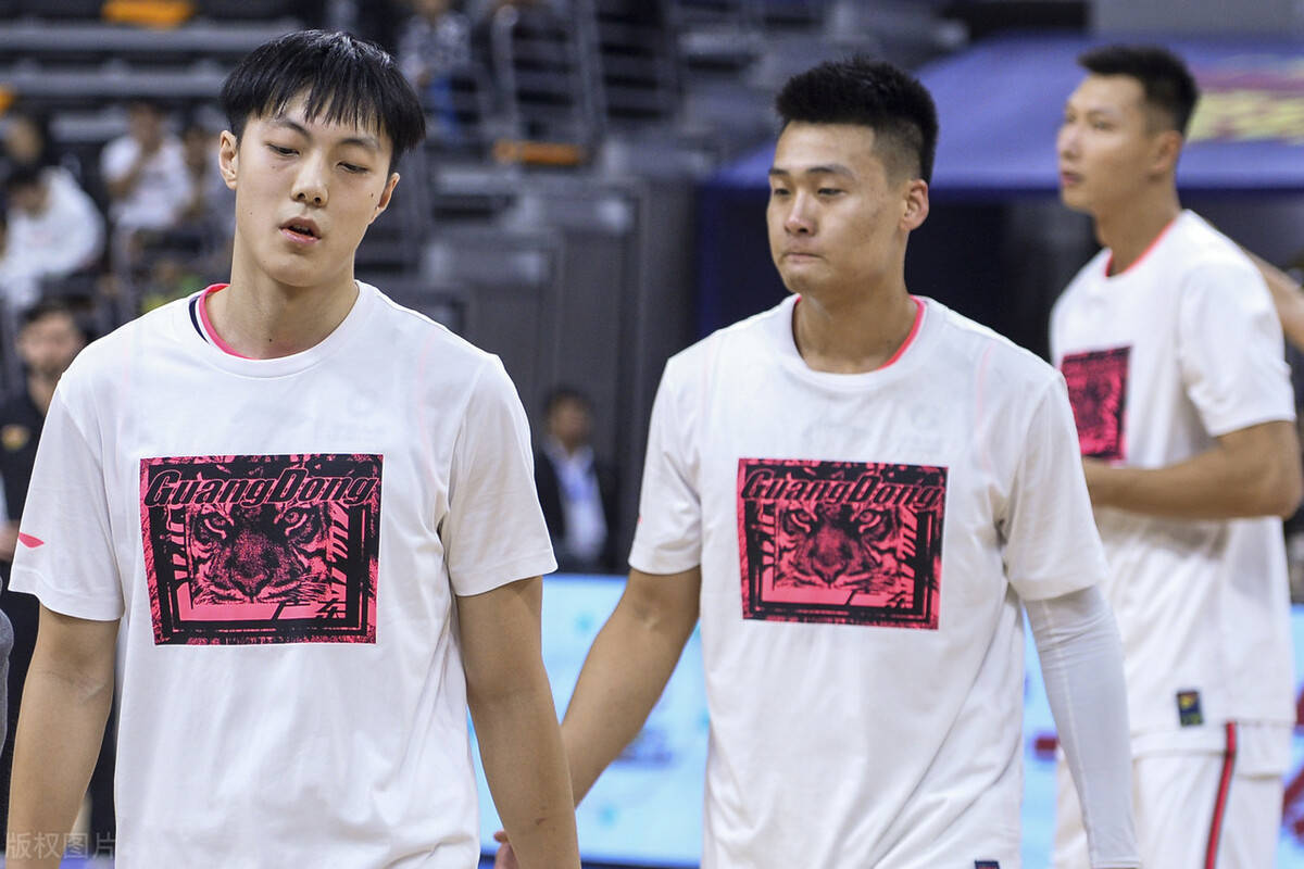 不是赵睿,不是胡明轩,赵继伟或成男篮离队第1人,身高是硬伤_球员_球迷