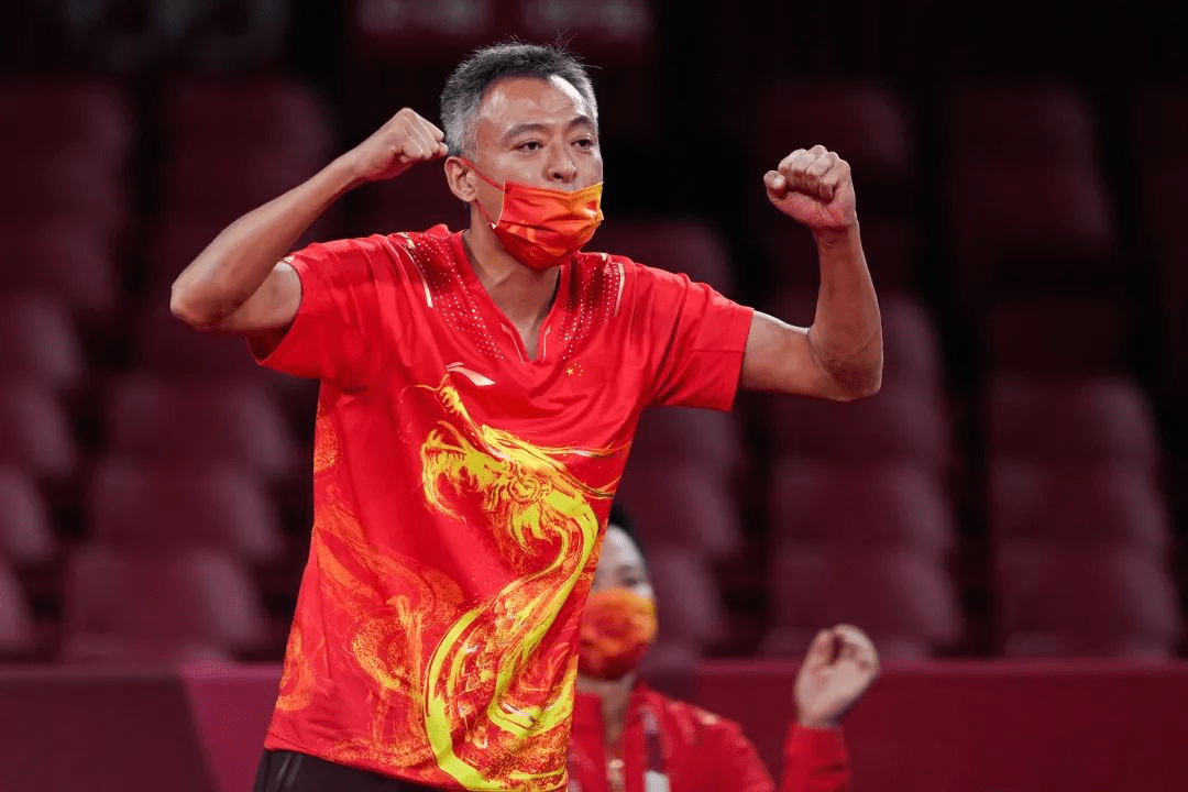 秦志戬卸任后首次亮相,穿西装气宇轩昂,正式赴任升官了_国乒_中国