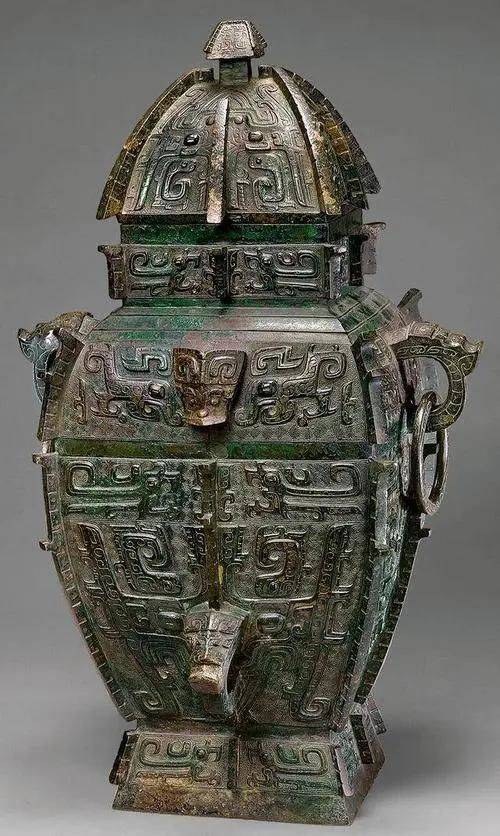 此罍铸造时间距今约为3300年,属于商末周初的器物.