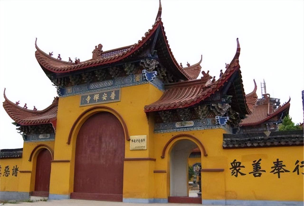 "最帅和尚"释明心:29岁放弃铁饭碗出家,被富婆送400万法拉利_普安