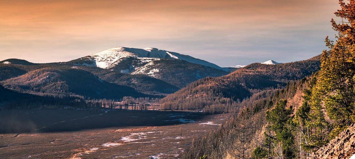 蒙古圣山-布尔汗哈勒敦山(传为成吉思汗出生地和陵墓所在地)