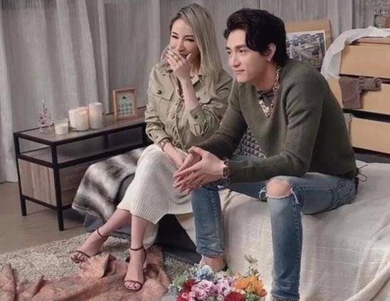 06萧亚轩也希望黄皓越飞越高:"我过去妈妈训练我更严格,你可以不选进