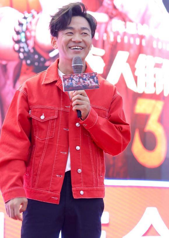 王宝强离婚四年后大变样,恋爱后嫩如韩国欧巴,帅得叫她后悔_形象_西装