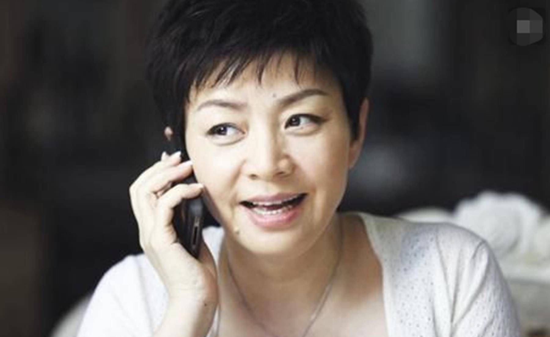 她曾一年拒演50部戏,一度红过宋丹丹,却因喂奶门退出娱乐圈_盖丽丽