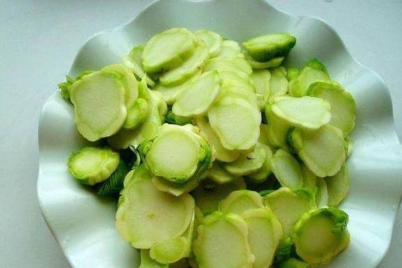 要想炒腊肠不干不齁咸，麻辣又鲜香，这两步骤不能少(图6)
