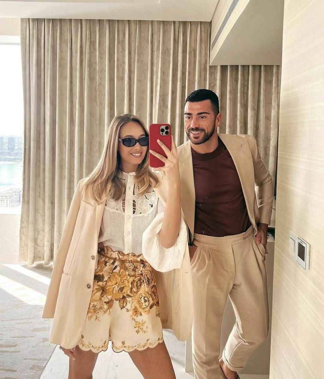 佩莱身姿挺拔,1米94的身高让他有着独特的雄性魅力