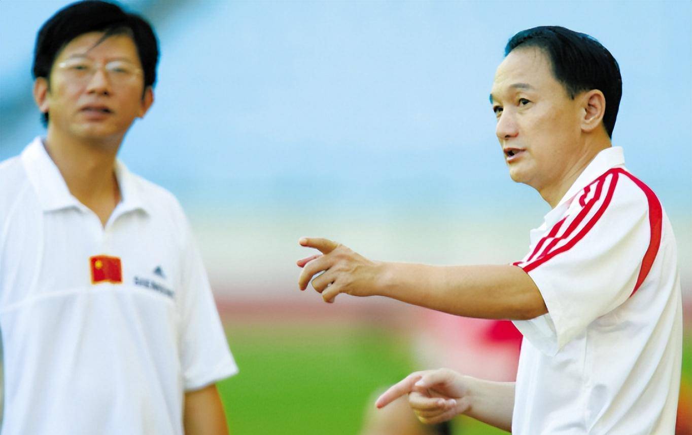 叉腰肌到海参,"龙哥"才出来"陈码头"又要进去了_中国足球协会_谢亚龙