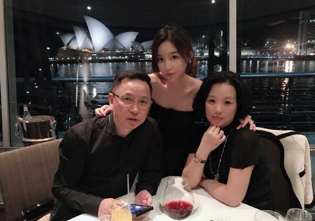 网红雪梨晒全家福,爸妈的颜值都挺高_妈妈_悉尼_因为