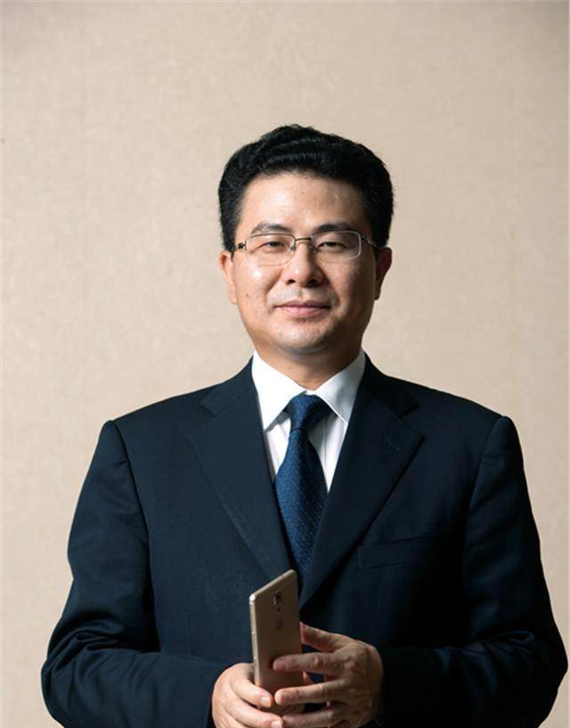 他为企业一年花几十亿做营销,全力压制对手,却落后