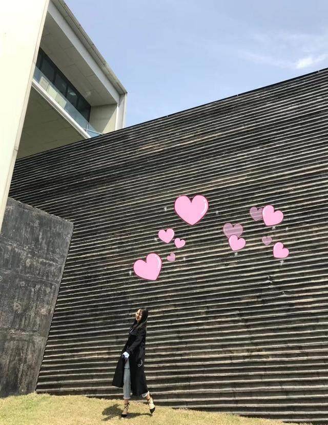 林妙可穿高跟鞋女人味十足,她是靠ps减肥的吗?