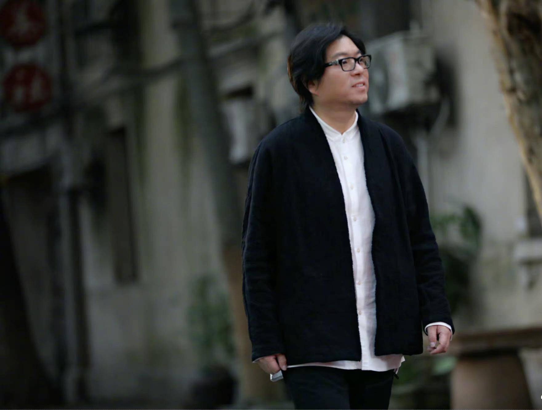 高晓松26天瘦26斤,上演中年油腻男逆袭,网友评价帅气逼人_漂亮_衬衫