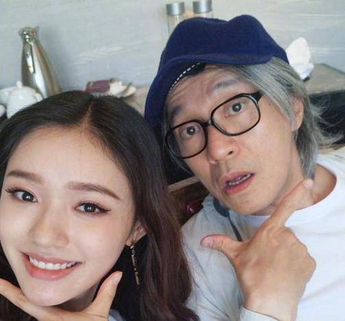 周星驰为什么这么宠林允?这是把林允当女儿看待!_美人鱼_短裤_超大