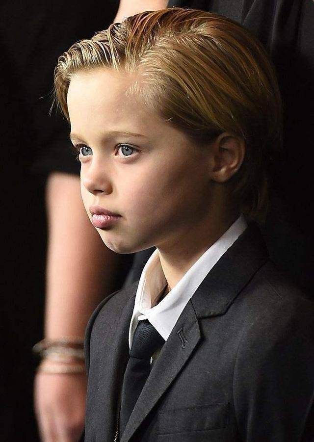 朱莉女儿希洛如愿长成了小正太,男孩气质凸显,有老爸皮特的风采_一身