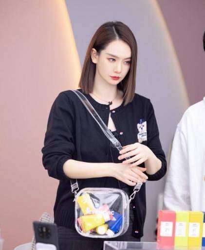 节目里公开说谢楠有脚气,戚薇是太耿直还是一根筋?