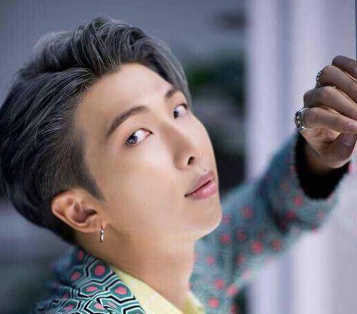 那些说金南俊长得"丑"的人,看到这组动图,可能就要"打脸"了_rapper