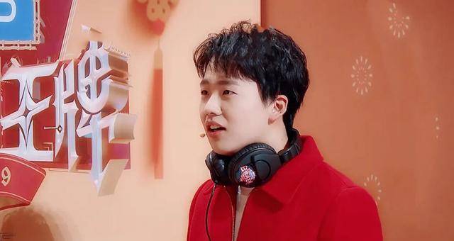 综艺节目方面,郭麒麟参加过《欢乐喜剧人》《王牌对王牌》《我就是