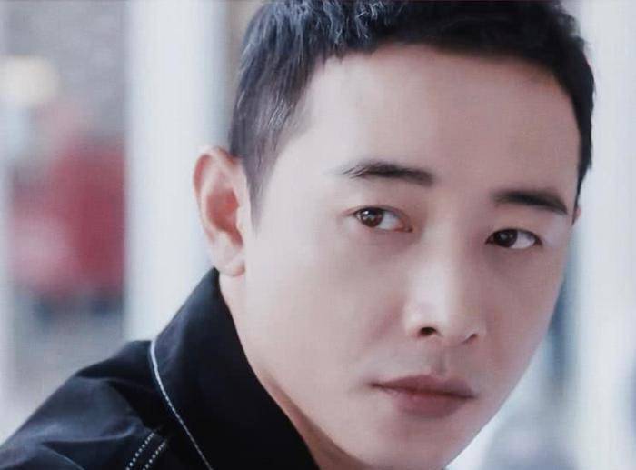 看他的全家福就懂,好担心下一代_唐嫣_颜色_一家人