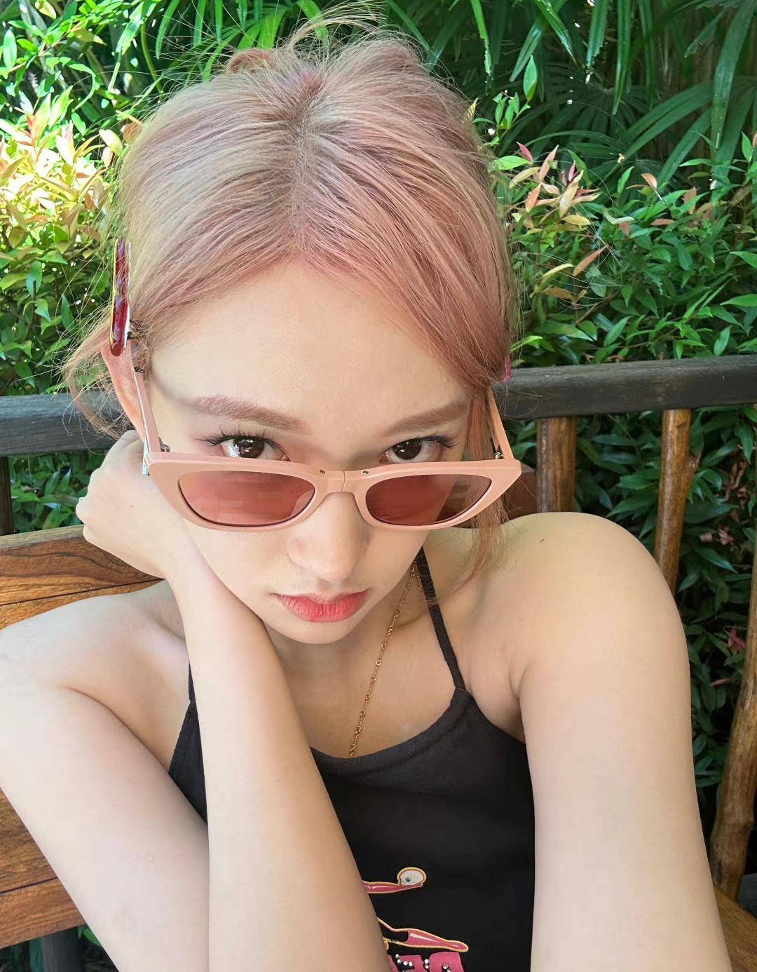 程潇晒泰国游客照,泳装吊带尽显好身材_度假_照片_古装